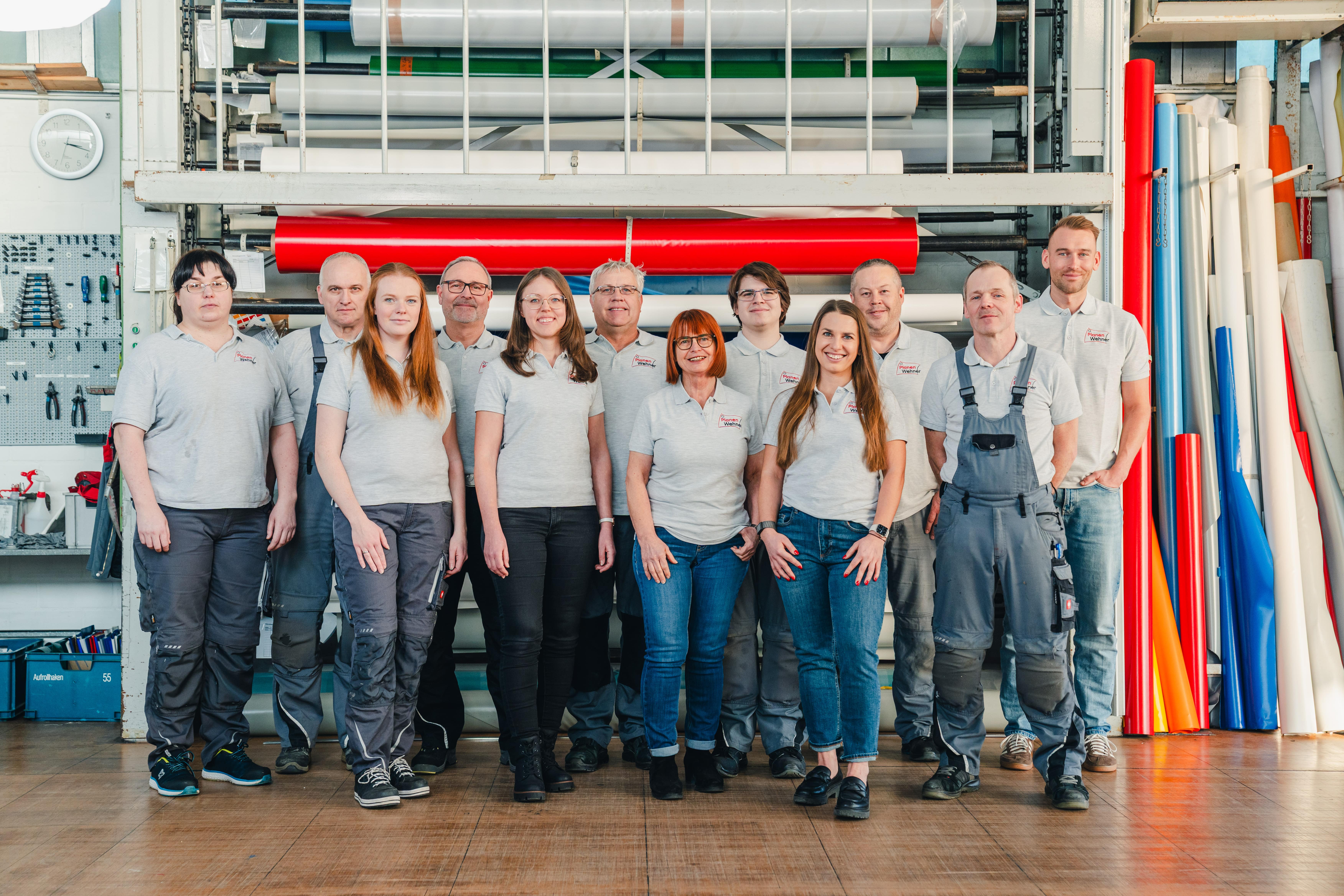 Gruppenbild des Planen Wehner Teams in der Werkstatt